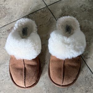 UGG Kids Chestnut Suede Slippers with Cream Shearling Cuff Size 3